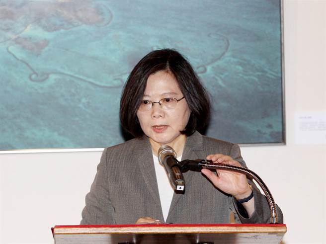 蔡英文想砸錢救民調(diào) “獨派”大佬:弄巧成拙 蔡英文想砸錢救民調(diào) “獨派”大佬:弄巧成拙