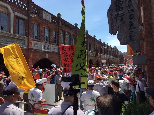 因抗議行動(dòng)蔡英文取消揭匾行程 蔡辦:避免褻瀆眾神 因抗議行動(dòng)蔡英文取消揭匾行程 蔡辦:避免褻瀆眾神