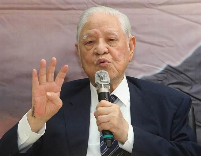 臺作家憶香港回歸歷史時刻 斥"兩國論"終將被輾成碎片 臺作家憶香港回歸歷史時刻 斥"兩國論"終將被輾成碎片