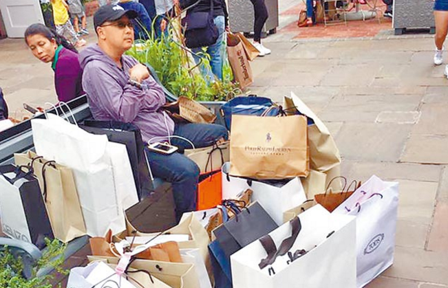 陸客全球大買特買 臺灣旅游業(yè)稱“心在淌血” 陸客全球大買特買 臺灣旅游業(yè)稱“心在淌血”