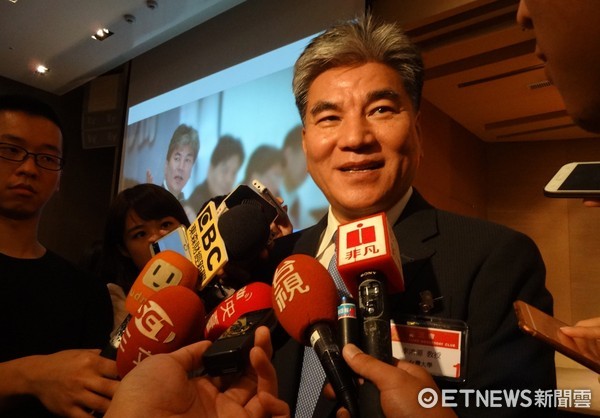 李鴻源被視為柯文哲連任最大挑戰(zhàn) 傳吳敦義贊成他參選 李鴻源被視為柯文哲連任最大挑戰(zhàn) 傳吳敦義贊成他參選