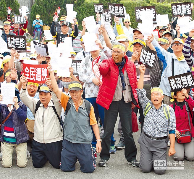 蔡英文執(zhí)政交不出成績單 綠營基層都懷疑自己投錯黨 蔡英文執(zhí)政交不出成績單 綠營基層都懷疑自己投錯黨