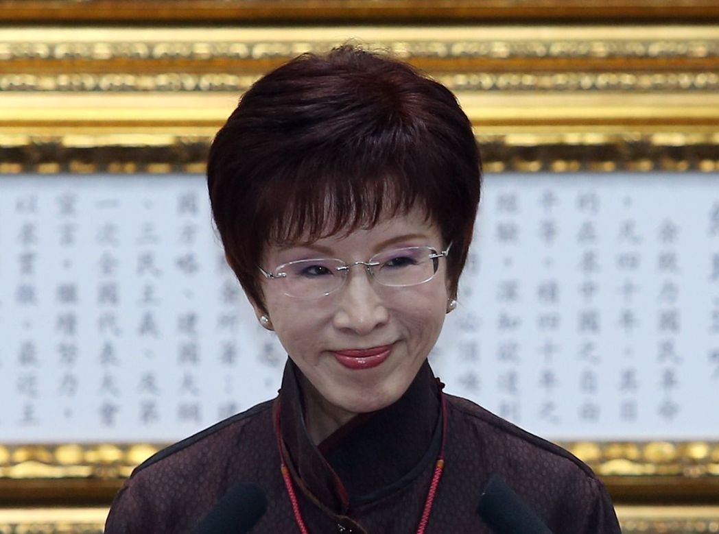 黃國昌起訴洪秀柱誹謗 庭審現(xiàn)場洪秀柱全程閉目養(yǎng)神 黃國昌起訴洪秀柱誹謗 庭審現(xiàn)場洪秀柱全程閉目養(yǎng)神