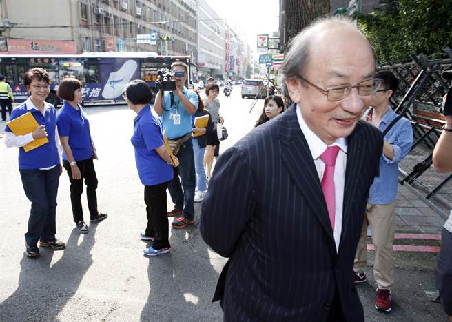 ������Ժ��14�յ�2���R�r���^�m(x��)̎��ǰհ�A���������h����ί��һ�������A��������u�|·��Ҫ�¡�����Ժ�L����ȫ����܇����(j��ng)�^�����M�h�F���ٿ½�㑣��ң��c�����eՄһ�������������ص�΢Ц���롰����Ժ��