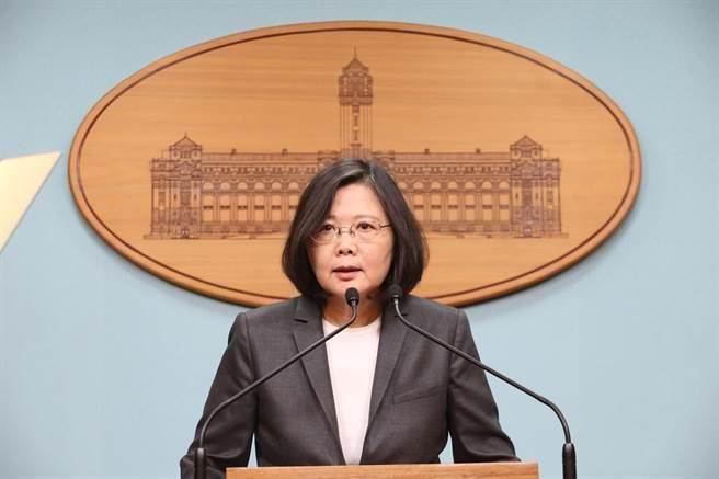 臺媒批蔡英文內(nèi)心還在戒嚴:誰是你心里的臺灣人民 臺媒批蔡英文內(nèi)心還在戒嚴:誰是你心里的臺灣人民