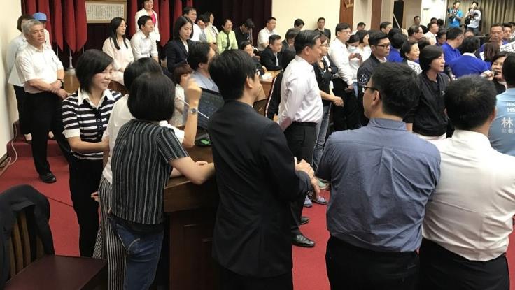 �](m��i)���������M(j��n)�h���h��һ������(zh��n)�����{(l��n)�I(y��ng)Ů���