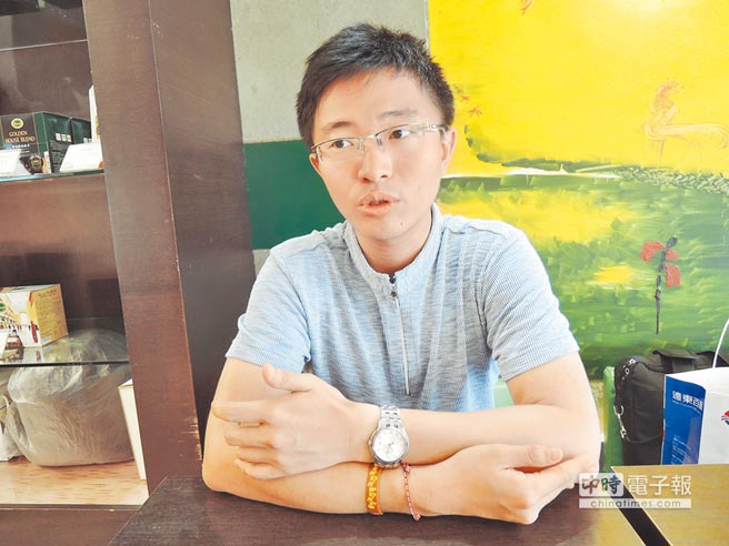 新黨青年呼吁臺(tái)灣年輕人跳脫意識(shí)形態(tài)平視大陸。(圖片來(lái)源:臺(tái)灣《中時(shí)電子報(bào)》) 新黨青年呼吁臺(tái)灣年輕人跳脫意識(shí)形態(tài)平視大陸。(圖片來(lái)源:臺(tái)灣《中時(shí)電子報(bào)》)