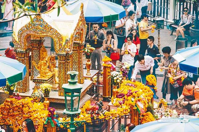 臺(tái)名嘴稱"新南向"有助泰國(guó)人赴臺(tái)賣淫 引泰國(guó)政府震怒 臺(tái)名嘴稱"新南向"有助泰國(guó)人赴臺(tái)賣淫 引泰國(guó)政府震怒