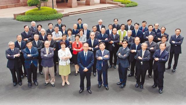 ��Ӣ�����RӢ��"���D(zhu��n)�T"���_"�����T"�߹ٺ�·�l(f��)�_(d��)��