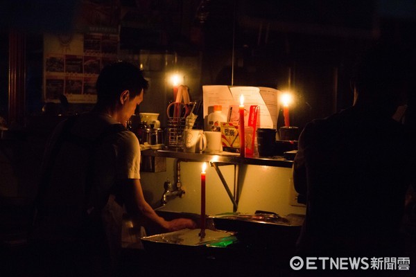 全臺大停電 臺媒體人:大陸不用導(dǎo)彈就可癱瘓臺灣 全臺大停電 臺媒體人:大陸不用導(dǎo)彈就可癱瘓臺灣