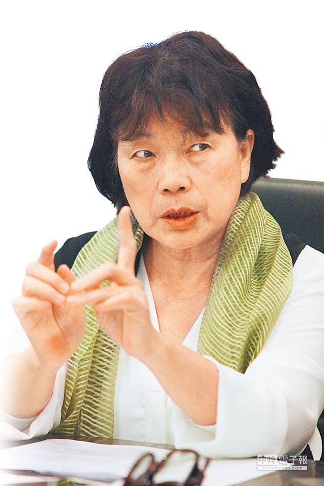 龍應(yīng)臺(tái)批臺(tái)當(dāng)局教育部門(mén)媚俗:“要它何用?” 龍應(yīng)臺(tái)批臺(tái)當(dāng)局教育部門(mén)媚俗:“要它何用?”