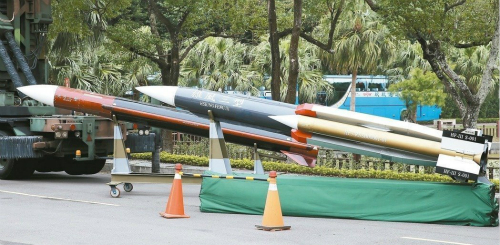 "雄三"誤射案臺(tái)灣海軍高層沒(méi)事?葉毓蘭怒:留你何用! "雄三"誤射案臺(tái)灣海軍高層沒(méi)事?葉毓蘭怒:留你何用!