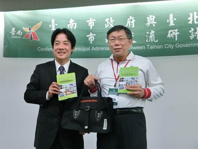 臺(tái)灣作家:賴清德長(zhǎng)得比柯文哲帥 但神不過(guò)濁水溪以北 臺(tái)灣作家:賴清德長(zhǎng)得比柯文哲帥 但神不過(guò)濁水溪以北