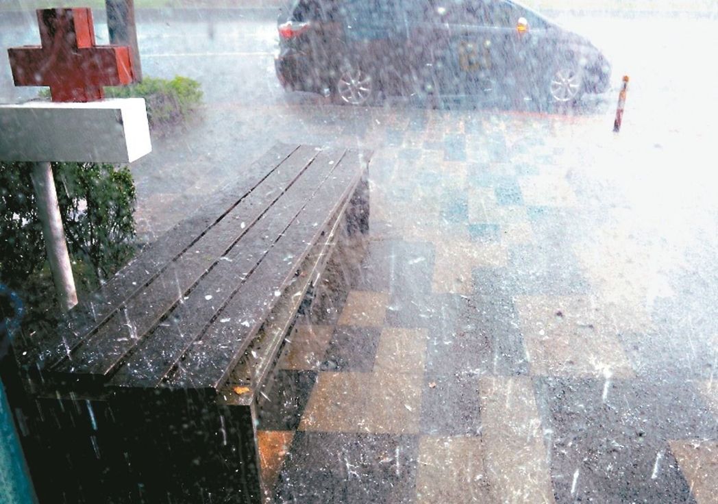 臺(tái)異象政治學(xué):日暈叫蔡英文領(lǐng)導(dǎo)人 冰雹稱馬英九妖孽 臺(tái)異象政治學(xué):日暈叫蔡英文領(lǐng)導(dǎo)人 冰雹稱馬英九妖孽