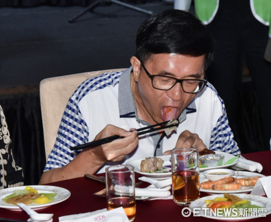 �ˮ������x����ϯ"�pʮ�c��" �RӢ�ŅǶ��x������(ch��ng)