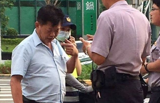 民進(jìn)黨議員酒駕被停權(quán)1年改3個月 網(wǎng)友嘲諷沒救了 民進(jìn)黨議員酒駕被停權(quán)1年改3個月 網(wǎng)友嘲諷沒救了