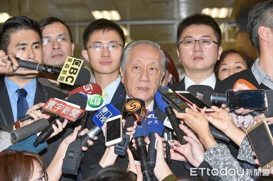 郁慕明評新黨青年:侯漢廷討喜 王炳忠嚴肅 郁慕明評新黨青年:侯漢廷討喜 王炳忠嚴肅