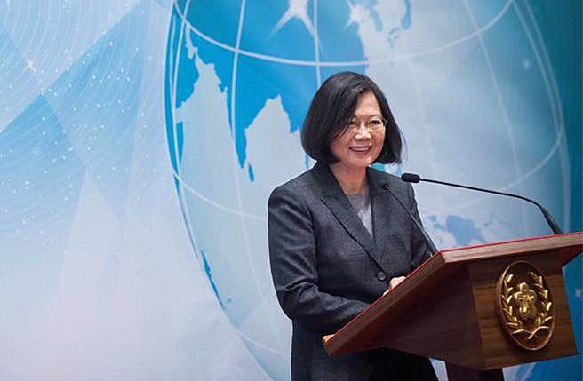 親綠媒體民調(diào):蔡英文信任度跌至新低 蔡當(dāng)局出現(xiàn)3大警訊 親綠媒體民調(diào):蔡英文信任度跌至新低 蔡當(dāng)局出現(xiàn)3大警訊