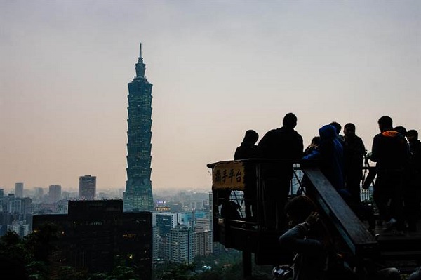 IMF�A(y��)���_(t��i)�����꽛(j��ng)��(j��)���L(zh��ng)1.9% �ӡ�������С����֮β