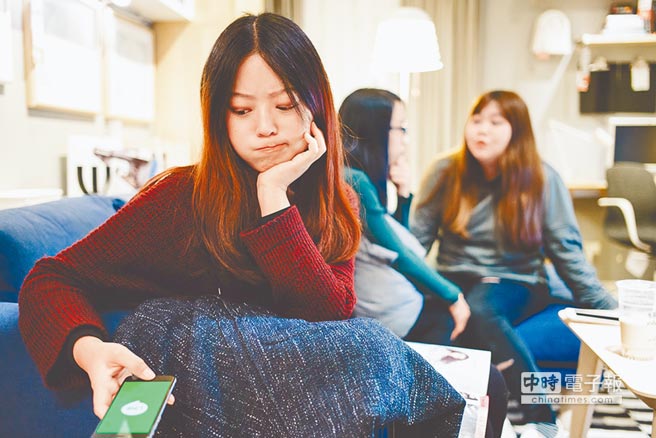 臺(tái)灣上班族“退而不敢休” 蔡英文喊“老有所依”拼命忽悠 臺(tái)灣上班族“退而不敢休” 蔡英文喊“老有所依”拼命忽悠