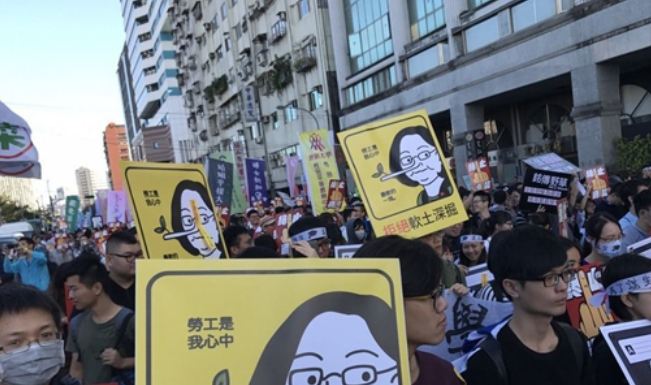 民進黨民代被爆開會看電影強勢嗆聲:不想聽國民黨念經(jīng) 民進黨民代被爆開會看電影強勢嗆聲:不想聽國民黨念經(jīng)