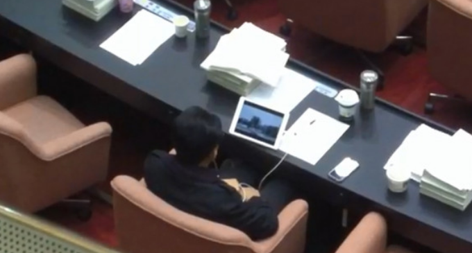 民進黨民代被爆開會看電影強勢嗆聲:不想聽國民黨念經(jīng) 民進黨民代被爆開會看電影強勢嗆聲:不想聽國民黨念經(jīng)