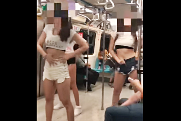 三名少女捷運(yùn)車廂熱舞 乘客抱怨:擾民 三名少女捷運(yùn)車廂熱舞 乘客抱怨:擾民