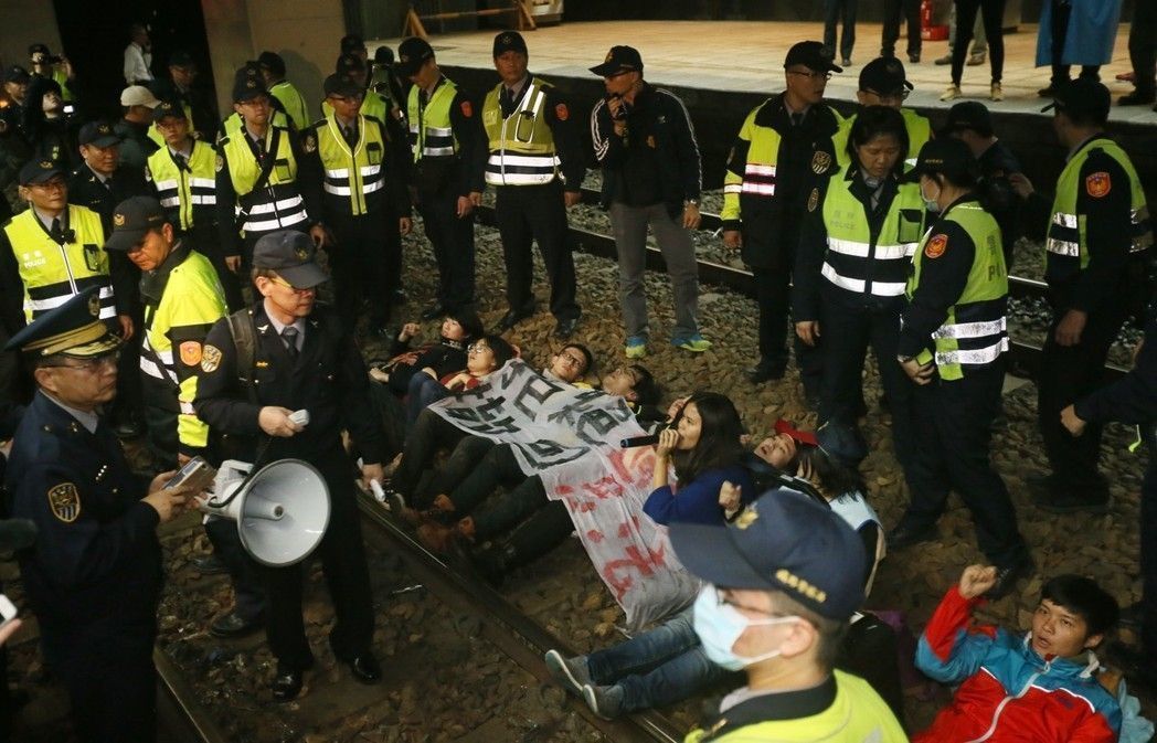 臺灣前“立委”揭民進黨愚人的經(jīng)典謊言 這下真相大白了 臺灣前“立委”揭民進黨愚人的經(jīng)典謊言 這下真相大白了