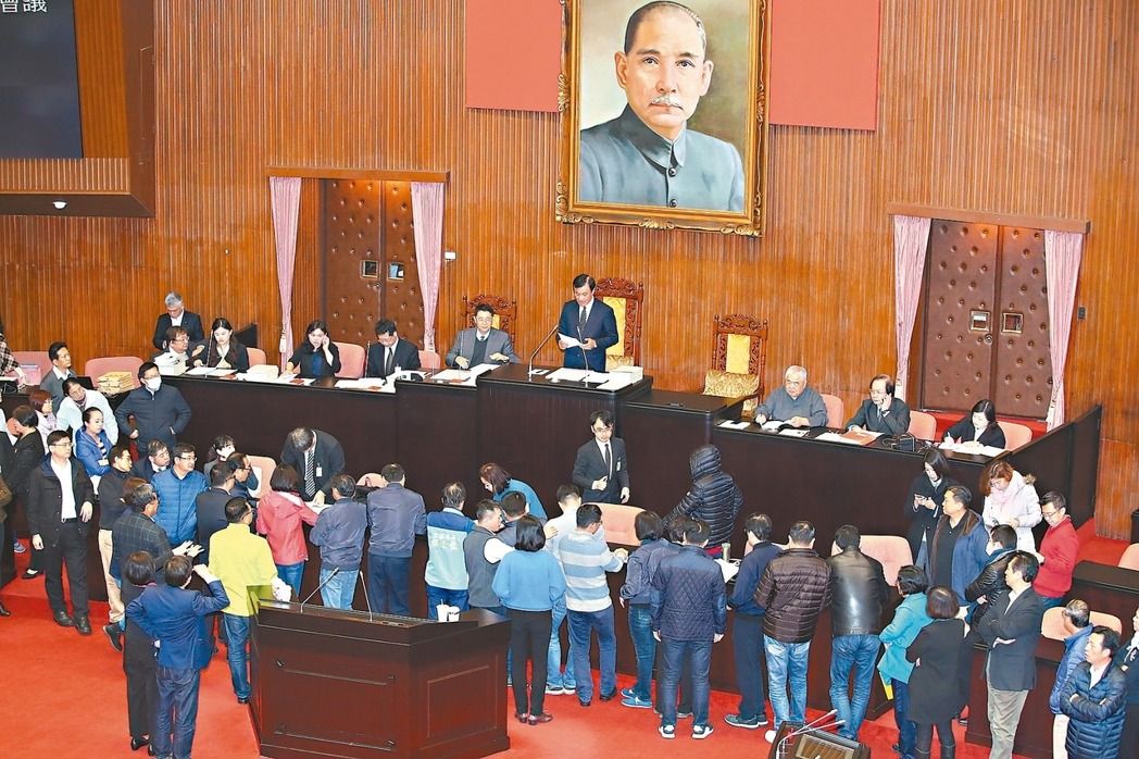 �Լ��˱������������ಫ ���M(j��n)�h���(qi��ng)"����Σ�C(j��)"?