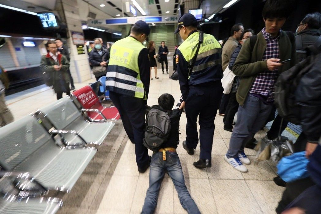 �Լ��˱������������ಫ ���M(j��n)�h���(qi��ng)"����Σ�C(j��)"?