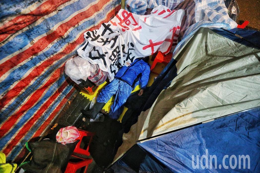 �Լ��˱������������ಫ ���M(j��n)�h���(qi��ng)"����Σ�C(j��)"?