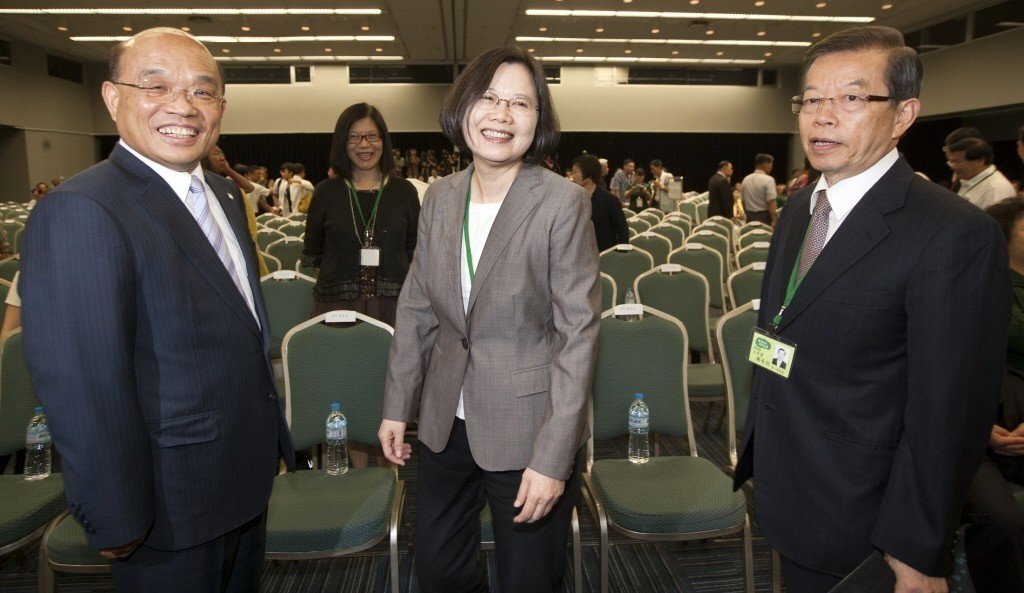 民進(jìn)黨4大咖被封"臺灣最大詐騙集團(tuán)" 臺網(wǎng)友吁遣送大陸 民進(jìn)黨4大咖被封"臺灣最大詐騙集團(tuán)" 臺網(wǎng)友吁遣送大陸