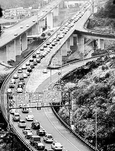 臺灣春運:十幾萬張火車票“秒殺”黃牛當(dāng)?shù)? oldsrc=