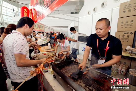 臺陸委會:兩岸經(jīng)貿開放須循序漸進 未刻意設限(圖) 臺陸委會:兩岸經(jīng)貿開放須循序漸進 未刻意設限(圖)