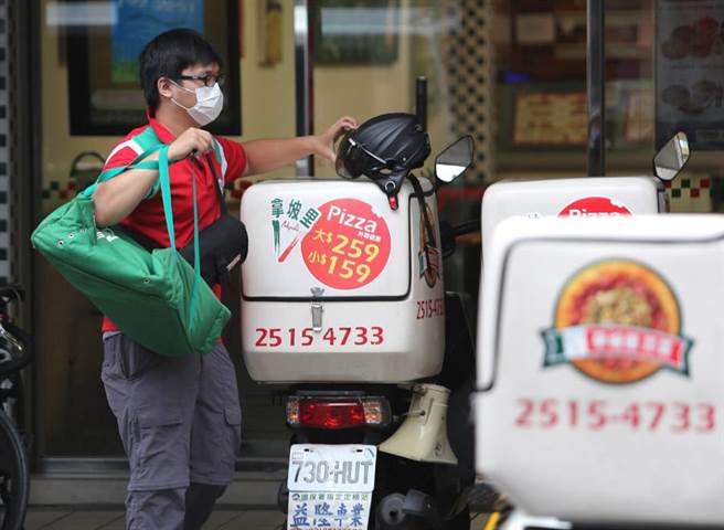 島內(nèi)就業(yè)增長動能趨緩 創(chuàng)近7年最低 島內(nèi)就業(yè)增長動能趨緩 創(chuàng)近7年最低