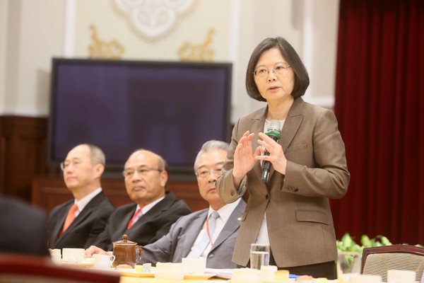 蔡英文答臺灣工總6問 有回應無答案 蔡英文答臺灣工總6問 有回應無答案