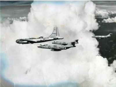 美軍十余年前為臺(tái)偵照機(jī)空中加油照曝光(圖)