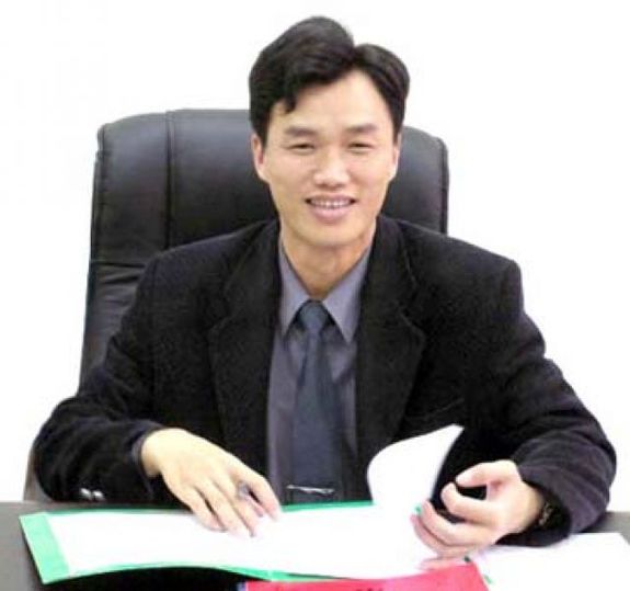 ▲雲(yún)林縣林內(nèi)鄉(xiāng)長(zhǎng)邱世文被爆出上班時(shí)間偕人妻開(kāi)房間。(圖/翻攝自林內(nèi)鄉(xiāng)公所網(wǎng)站) ▲雲(yún)林縣林內(nèi)鄉(xiāng)長(zhǎng)邱世文被爆出上班時(shí)間偕人妻開(kāi)房間。(圖/翻攝自林內(nèi)鄉(xiāng)公所網(wǎng)站)