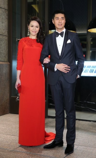 李登輝孫女出嫁現(xiàn)場(chǎng)遭臺(tái)海軍退伍軍人鬧場(chǎng) 李登輝孫女出嫁現(xiàn)場(chǎng)遭臺(tái)海軍退伍軍人鬧場(chǎng)