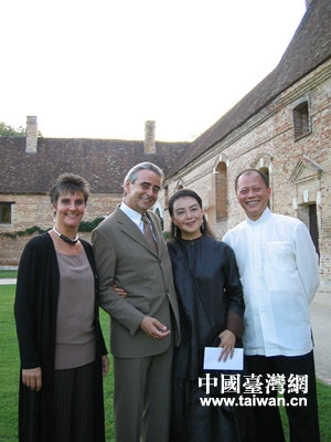 資料照片:張毅、楊惠姍與CAPAZZA夫婦 (中國臺灣網(wǎng)發(fā)) 資料照片:張毅、楊惠姍與CAPAZZA夫婦 (中國臺灣網(wǎng)發(fā))