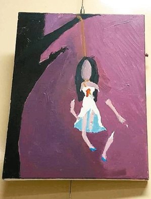 小學(xué)生畢業(yè)作品成恐怖書畫展 "上吊女"引家長(zhǎng)擔(dān)憂 小學(xué)生畢業(yè)作品成恐怖書畫展 "上吊女"引家長(zhǎng)擔(dān)憂