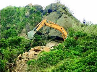 基隆2000噸巨石連續(xù)3天敲除“碎石計(jì)劃”將完成