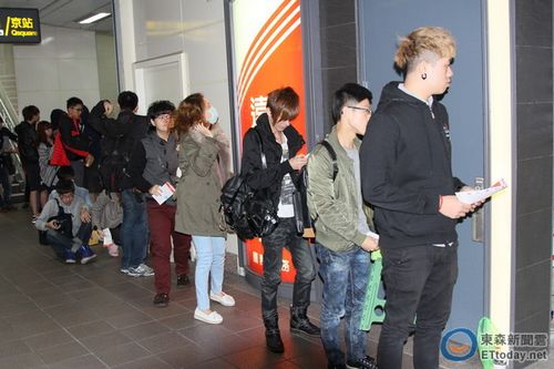 iPhone5s在臺灣開賣民眾凌晨排隊(duì)搶“土豪金”