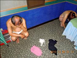 按摩女全裸替客人性服務(wù)被抓時(shí)辯“怕衣服弄臟”