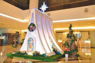 臺一酒店回收五千個塑料瓶蓋環(huán)保圣誕教堂(圖)