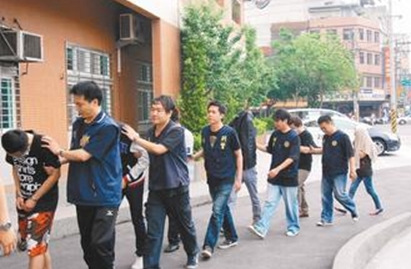 扮“公安”專(zhuān)騙大陸人臺(tái)警方搗破詐騙集團(tuán)逮捕18人