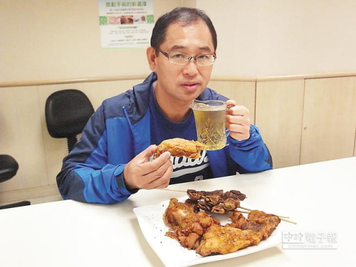 臺(tái)灣50歲男子長(zhǎng)期食用啤酒+炸雞罹患胃癌(圖)