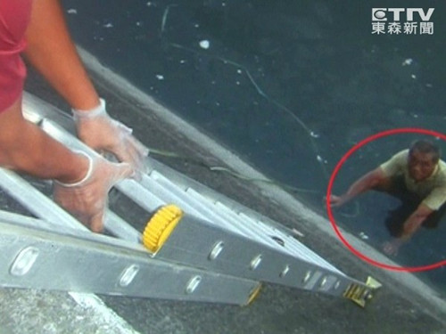 三人酒后相約跳河一人跳下兩人岸上狂笑(圖)