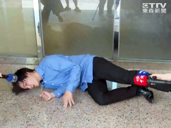 臺“檢舉達(dá)人”藍(lán)玉被打破頭 疑因檢舉惹禍上身 臺“檢舉達(dá)人”藍(lán)玉被打破頭 疑因檢舉惹禍上身