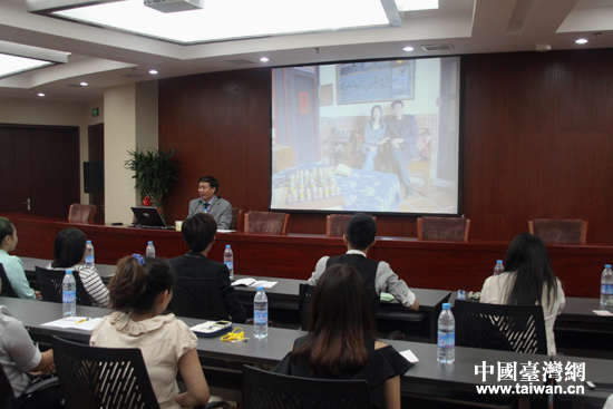 北京農(nóng)學(xué)院都市農(nóng)業(yè)研究所所長史亞軍教授向兩岸學(xué)生授課 北京農(nóng)學(xué)院都市農(nóng)業(yè)研究所所長史亞軍教授向兩岸學(xué)生授課